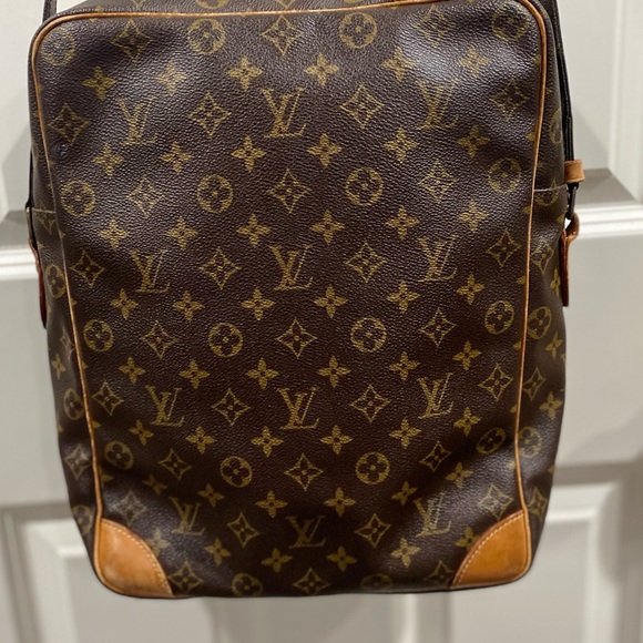 Louis Vuitton - Picture 11 of 14